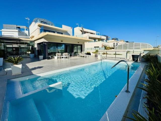 Chalet en venta en Orihuela Costa