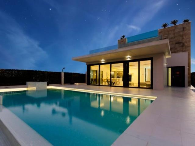 Chalet en venta en Orihuela Costa, Campoamor