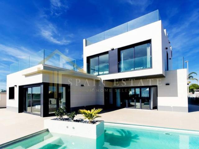 Chalet en venta en Orihuela Costa, Campoamor