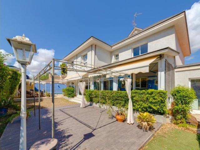 Chalet en venta en Orihuela Costa, Campoamor
