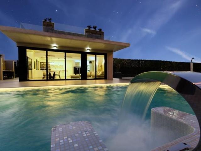 Chalet en venta en Orihuela Costa, Campoamor