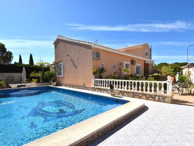 Chalet en venta en Orihuela Costa, Campoamor