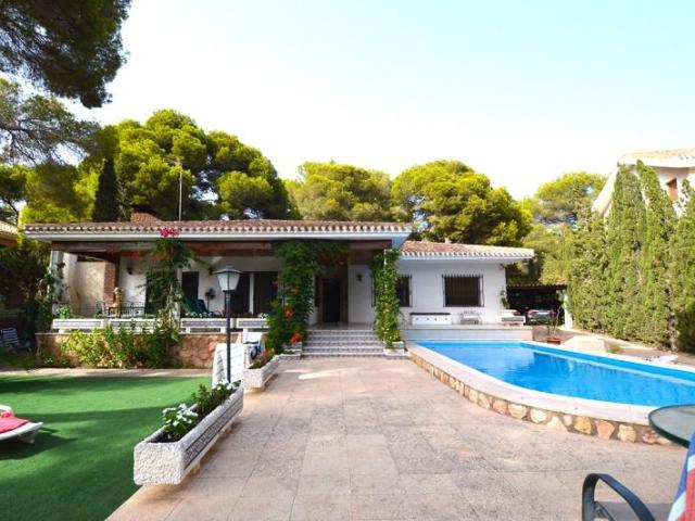 Chalet en venta en Orihuela Costa, Campoamor
