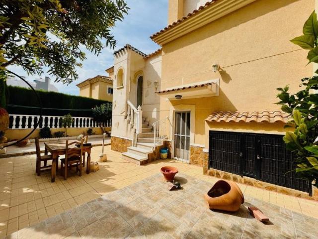 Chalet en venta en Orihuela Costa, Los Almendros La Florida