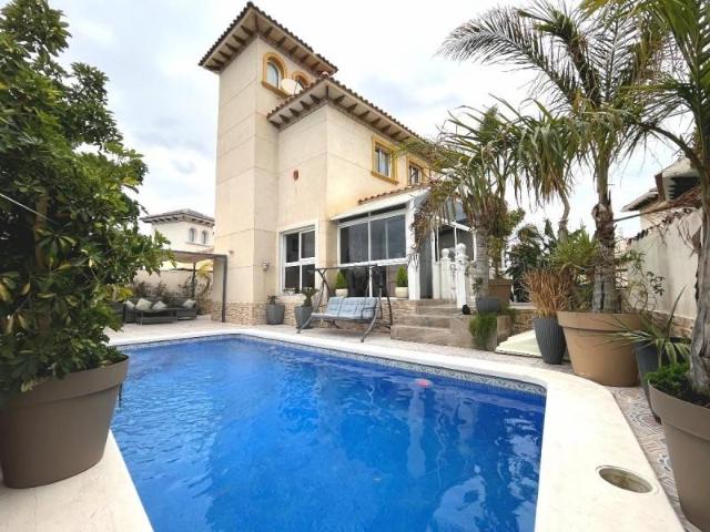 Chalet en venta en Orihuela Costa, La Zenia