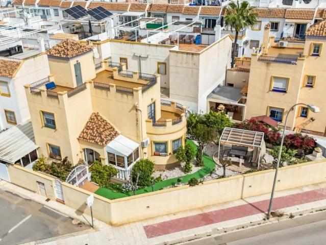 Chalet en venta en Orihuela Costa, La Zenia