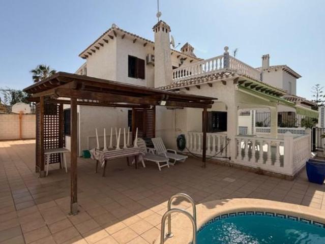 Chalet en venta en Orihuela Costa, La Zenia