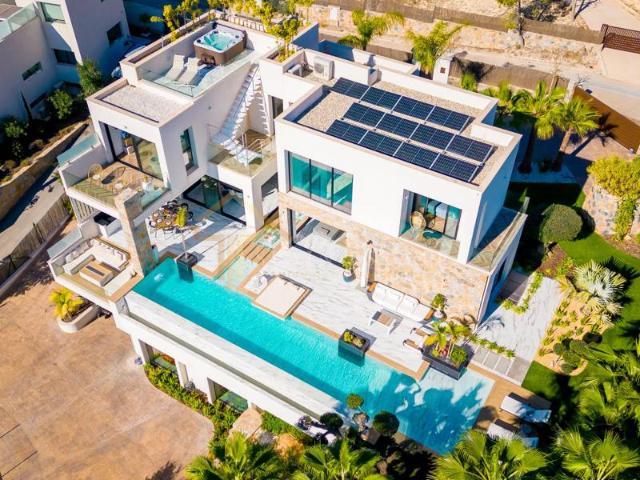Chalet en venta en Orihuela Costa, Las Colinas Golf