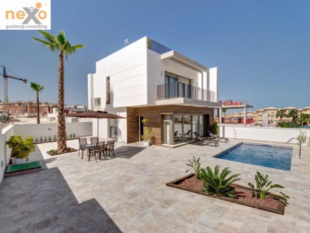 Chalet en venta en Orihuela Costa, Villamartin