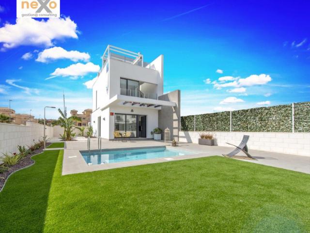 Chalet en venta en Orihuela Costa, Villamartin