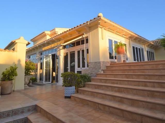 Chalet en venta en Orihuela Costa, Villamartin