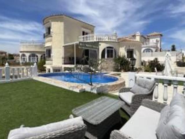 Chalet en venta en Orihuela Costa, Villamartin