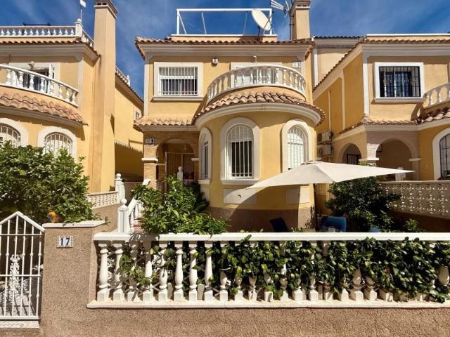 Chalet en venta en Orihuela Costa, Villamartín