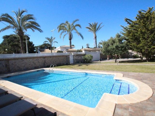 Chalet en venta en Orihuela, Cabo Roig. Encantadora villa a 200 m del mar!. Chalets.