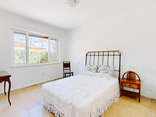 Chalet en venta en Orihuela, Cabo Roig. Tu sueño junto al mar. Chalets.