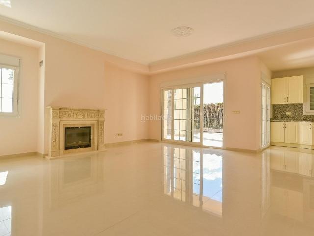 Chalet en venta en Orihuela, Cabo Roig. Villa independiente en venta en Cabo Roig. Chalets.