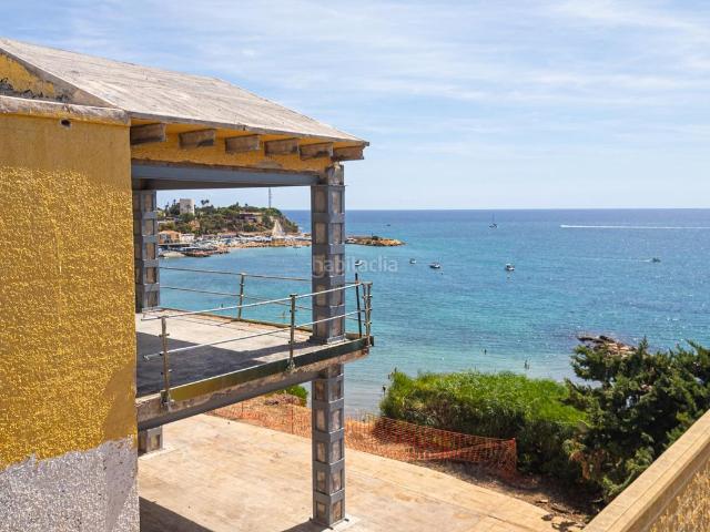 Chalet en venta en Orihuela, Cabo Roig. Villa única en primera línea de Marina Cabo Roig. Chalets.