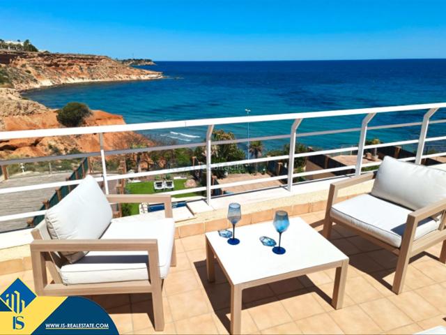 Chalet en venta en Orihuela, Campoamor. Casa dúplex con piscina privada, en la provincia de Alicante, en la ciudad de Orihuela Costa. 3 habitaciones 198 m² A 300 metr. Chalets.