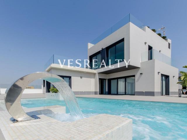 Chalet en venta en Orihuela, Campoamor. Chalets.