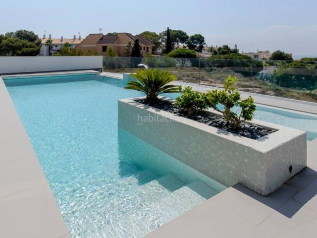 Chalet en venta en Orihuela, Campoamor. Chalets.