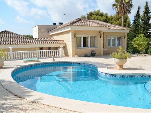 Chalet en venta en Orihuela, Campoamor. Chalets.