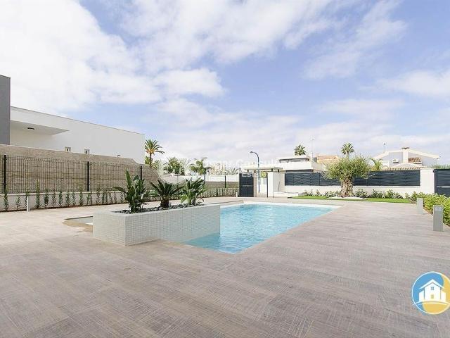 Chalet en venta en Orihuela, Campoamor. en Dehesa De Campoamor. Chalets.
