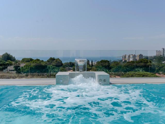 Chalet en venta en Orihuela, Campoamor. EN CONSTRUCCIÓN. Chalets.