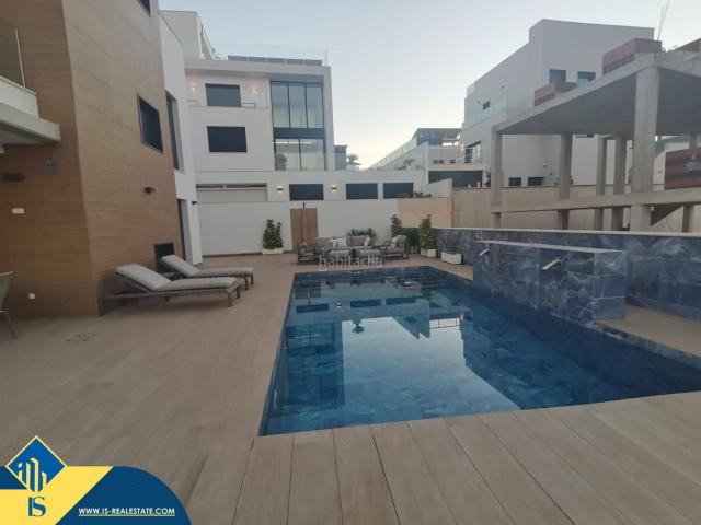 Chalet en venta en Orihuela, Campoamor. Villa con piscina privada, en la provincia de Alicante, en Orihuela Costa. 6 habitaciones 371 m² A 900 metros del mar. Chalets.