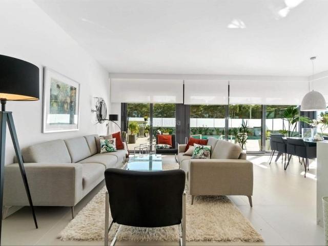 Chalet en venta en Orihuela, Campoamor. VILLA DE 2 DORMITORIOS 2 BAÑOS EN CAMPO AMOR ORIUELA COSTA. Chalets.