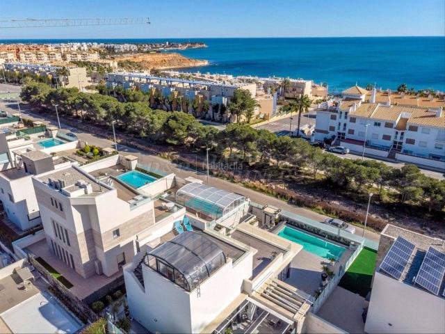 Chalet en venta en Orihuela, Campoamor. Villa en venta en Campoamor, 3 dormitorios. Chalets.