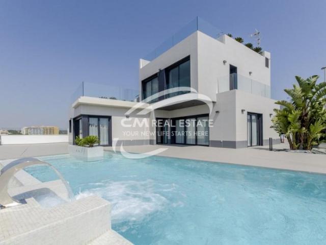 Chalet en venta en Orihuela, Campoamor