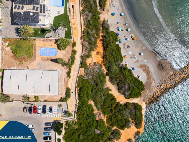 Chalet en venta en Orihuela, Aguamarina. Viviendas en construcción con piscina privada, en la provincia de Alicante, en Orihuela Costa. 6 habitaciones 604 m² A 250 met. Chalets.