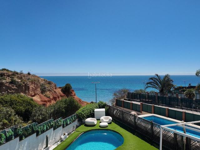 Chalet en venta en Orihuela, Aguamarina. Espectacular Chalet Independiente en Primera Línea de Mar en Campoamor. Chalets.