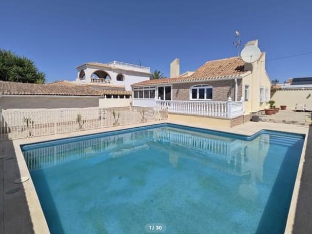 Chalet en venta en Orihuela, Alicante