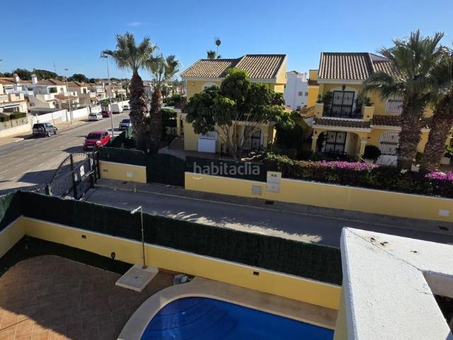 Chalet en venta en Orihuela, Lomas de Cabo Roig Los Dolses. Espaciosa villa independiente con piscina privada Los Dolses Orihuela Costa. Chalets.