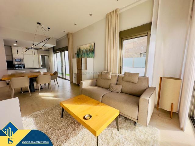 Chalet en venta en Orihuela, Lomas de Cabo Roig Los Dolses. Villa con piscina privada, en la provincia de Alicante, en Orihuela Costa. 5 habitaciones 221 m² A 2,5 kilómetros del mar. Chalets.