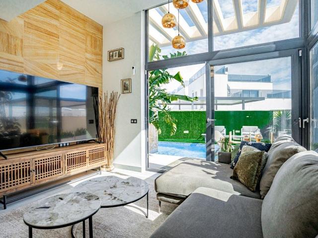 Chalet en venta en Orihuela, Lomas de Cabo Roig Los Dolses. Villa independiente exclusiva con piscina privada y vistas al mar Lomas de Cabo Roig, Orihuela Costa. Chalets.
