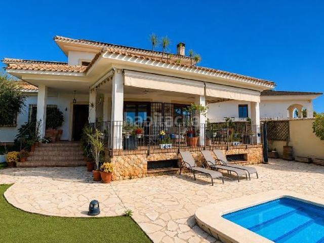 Chalet en venta en Orihuela, Lomas de Campoamor Las Ramblas. !CDATAVilla de Lujo de 450m en Dehesa de Campoamor 7 Hab, Piscina Privada, Placas Solares y a 800m del Mar. Chalets.