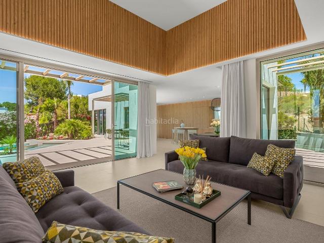 Chalet en venta en Orihuela, Lomas de Campoamor Las Ramblas. Exclusiva villa de lujo con piscina privada y amplio sótano en Las Colinas Golf Country ClubAlicante. Chalets.