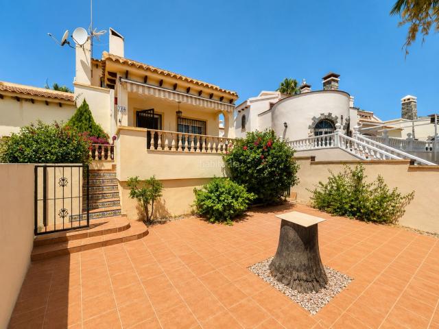 Chalet en venta en Orihuela, Lomas de Campoamor Las Ramblas. VILLA ALTAMIRA *CHALET INDEPENDIENTE CON VISTAS AL MAR, GARAJE PRIVADO Y PISCINA EN LAS RAMBLAS GOLF*. Chalets.