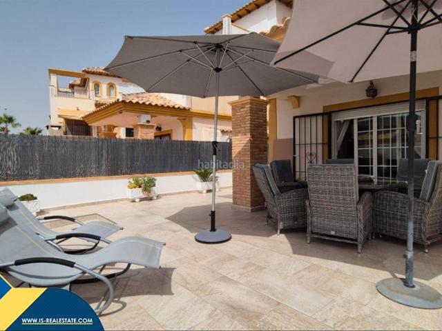 Chalet en venta en Orihuela, Lomas de Campoamor Las Ramblas. Villa con piscina comunitaria, en la provincia de Alicante, en la ciudad de Orihuela Costa. 3 habitaciones 81 m² 2 kilómetros.