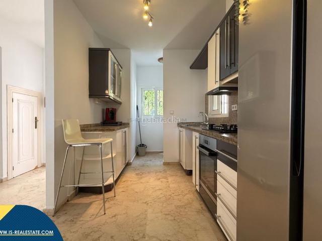 Chalet en venta en Orihuela, Lomas de Campoamor Las Ramblas. Villa con piscina privada, en la provincia de Alicante, en Orihuela Costa. 4 habitaciones 137 m² A 3 kilómetros del mar. Chalets.