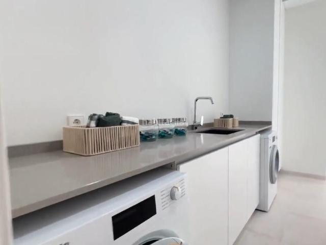 Chalet en venta en Orihuela, Lomas de Campoamor Las Ramblas. Villa de 3 dormitorios y 3 baños con piscina y jardín en Orihuela. Chalets.