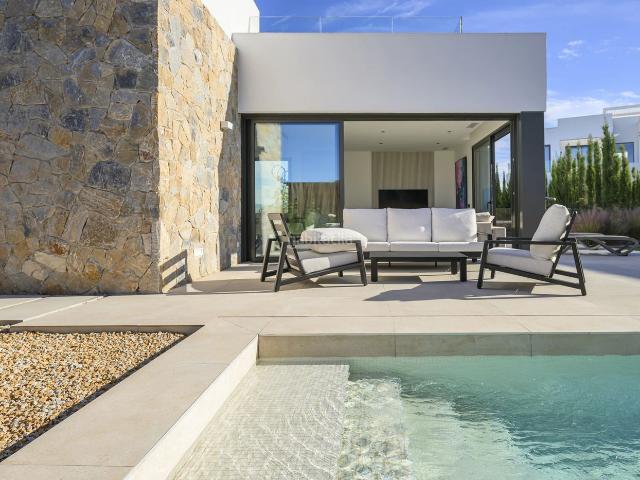 Chalet en venta en Orihuela, Lomas de Campoamor Las Ramblas. VILLA INDEPENDIENTE: EL LUJO MEDITERRÁNEO. Chalets.