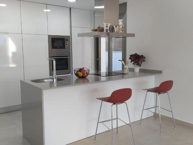 Chalet en venta en Orihuela, Los Almendros. VILLA INDEPENDIENTE EN VILLAMARTIN. Chalets.