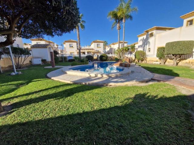 Chalet en venta en Orihuela, Los Almendros. Estupendo chalet en venta en Villamartin. Chalets.