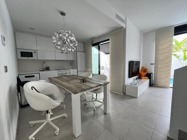 Chalet en venta en Orihuela, Los Almendros. Modern Detached Villa with Private Pool Solarium Entre Golf, Orihuela Costa. Chalets.