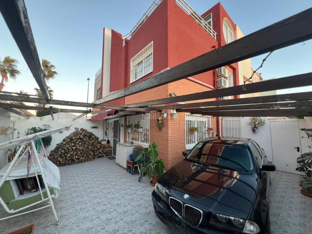 Chalet en venta en Orihuela, Los Balcones y los Altos. Adosado independiente en venta en Los Balcones. Chalets.