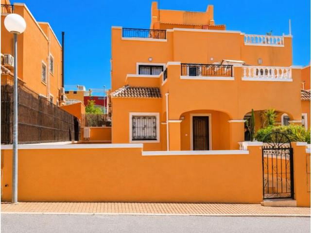 Chalet en venta en Orihuela, Los Balcones y los Altos