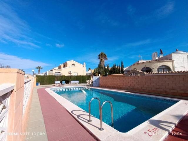 Chalet en venta en Orihuela, La Florida. villa independiente en las Chismosas Playa Flamenca. Chalets.
